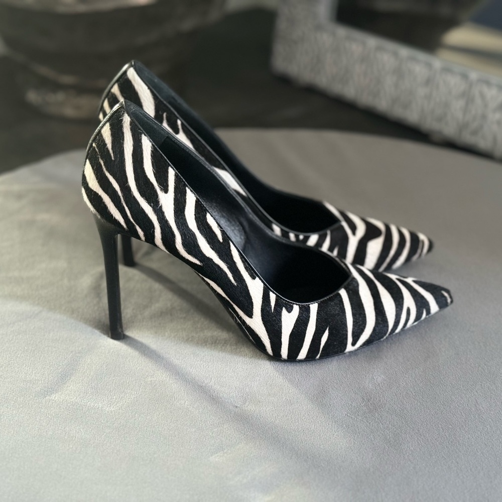Micheal Kors Collection Pump Zebra 37.5